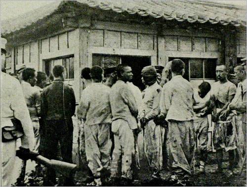 대한제국은 군대 해산령에 맞서 항거에 나서 남대문 등지에서 치열한 전투를 펼쳤으나 탄환 부족으로 일본군에게 패배, 다수가 포로로 붙잡혔다. 대한제국군은 비록 패배했으나 의병 활동과 독립군 투쟁으로 이어졌다.