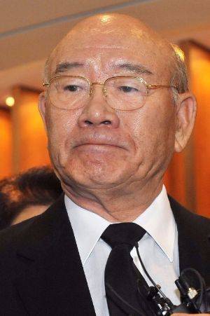 『전두환 회고록』에서 자신을 '(5·18의) 치유와 위무를 위한 씻김굿의 제물'이라 표현해 "5·18 가해자의 거짓 망발"이란 비난을 산 전두환 전 대통령. 중앙포토