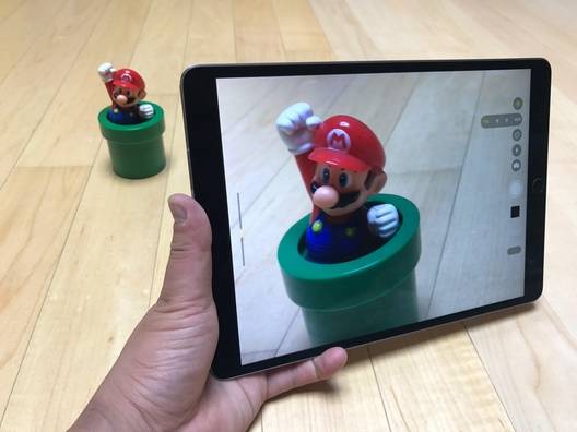 아이패드 프로 10.5는 아이폰7과 같은 1200만 화소 후면 카메라를 장착했다. /박성우 기자