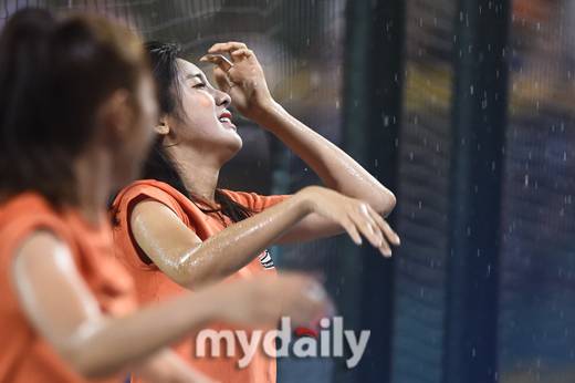 ▲ 김연정 '얼굴은 지켜야해'