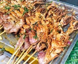 피차이위안 꼬치거리 오징어 구이.