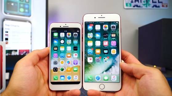 애플은 중국의 지식재산권 침해로 가장 큰 피해를 보는 미국 회사 중 하나다. 유튜브의 스마트폰 전문 매체 ‘에브리씽애플프로’가 최근 공개한 중국산 짝퉁 아이폰. 이 모조품(사진 위, 아래의 왼쪽)은 아이폰의 사용자 인터페이스와 제품 디자인을 거의 똑같이 베꼈다.[사진 유튜브 캡처]