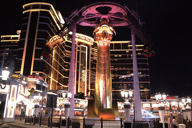 용궁에 들어서는 형상 위에 케이블카가 운행하는 윈 팰리스 © 사진=모종혁 제공