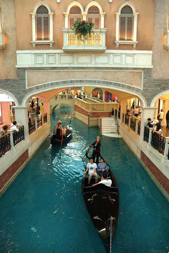 베네시안은 베네치아를 그대로 옮겨놓은 듯한 건축과 곤돌라로 유명하다. © 사진=모종혁 제공