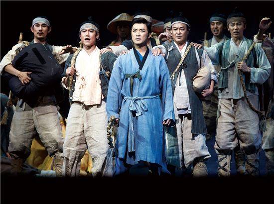 송수익(안재욱)과 독립군의 무장투쟁 장면.