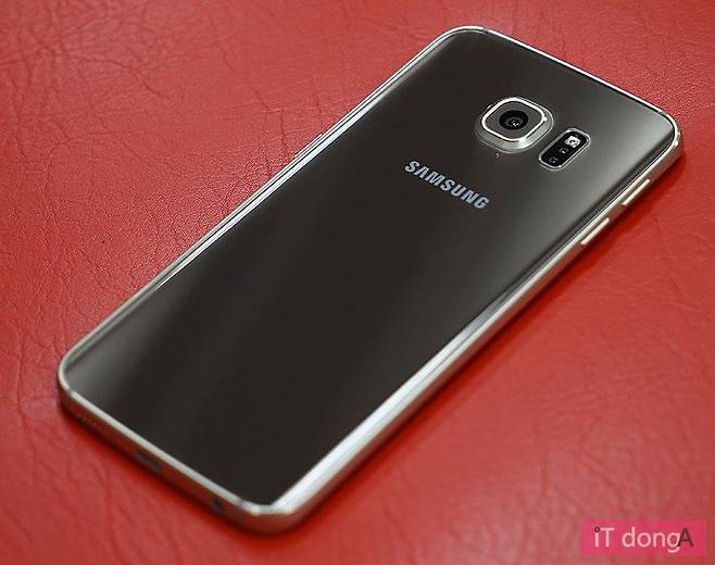 갤럭시S6 엣지의 뒷면, 카툭튀