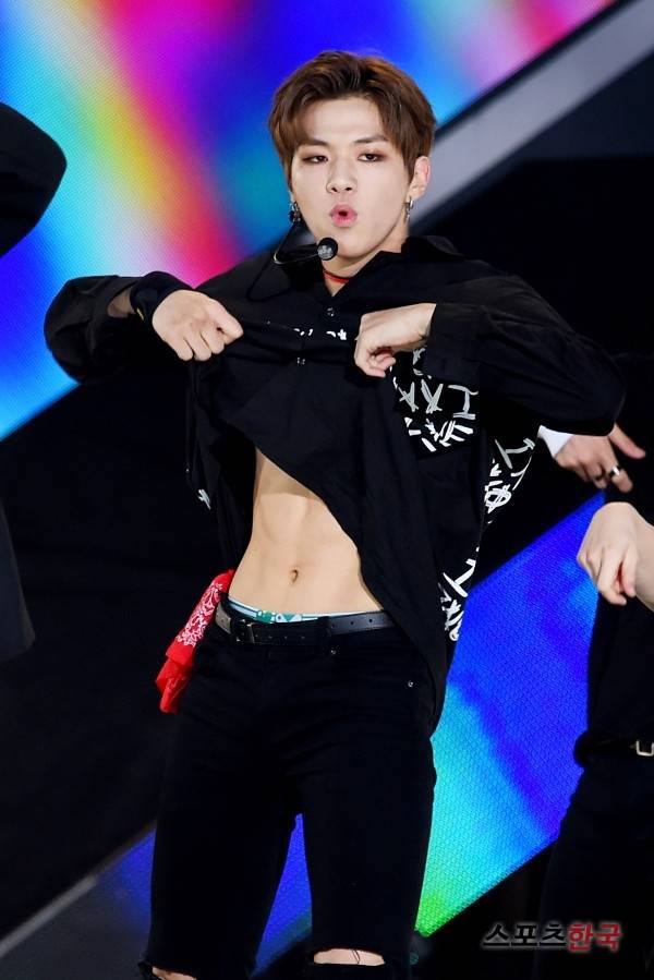 '더 쇼' 무대에 오르고 있는 워너원 강다니엘. 사진=이규연 기자 fit@hankooki.com