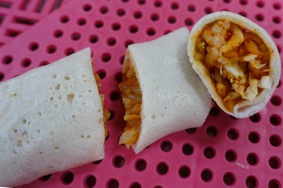 총떡을 손님 상에 낼 때는 이런 크기로 자른다.