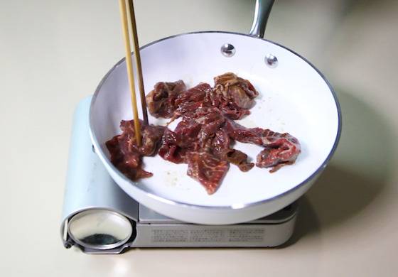 양념 맛을 비교하기 위해소고기에 양념만 넣어 숙성한 후조리했다.