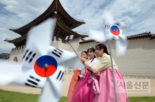 광복 70년… 서울은 지금 ‘태극 바람’