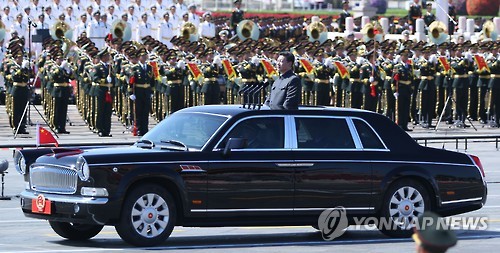 지난 9월 베이징  열병식에서 군부대를 사열하는  시진핑 중국 국가주석.(연합뉴스 자료사진)