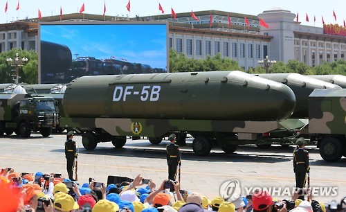 지난 9월 베이징  열병식에서 공개된 중국군의 가공할 무기들.(연합뉴스 자료사진)