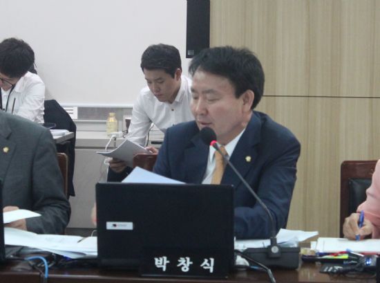 문체부 국정감사에서 발언 중인 박창식 새누리당 의원.