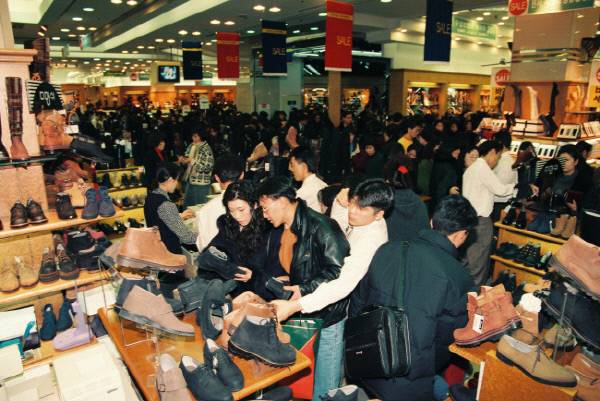 롯데백화점의 지난 세일 행사