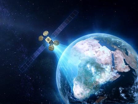 페이스북과 유텔샛은 2016년 ‘아모스-6’ 위성을 3만6000㎞ 상공 정지궤도에 쏘아 올린다는 계획이다. / 유텔샛 제공