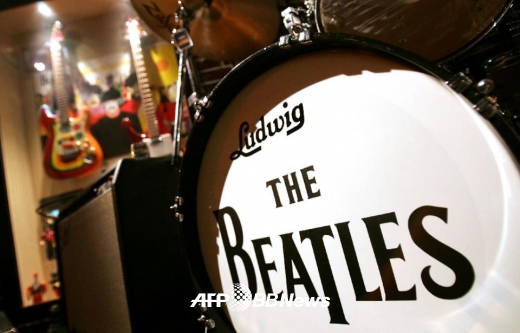 비틀즈의 ‘드롭T’ 로고가 새겨진 드럼피 복제본.
