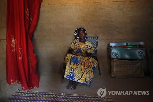 아프리카 니제르의 14세 신부(AP=연합뉴스 자료사진)
