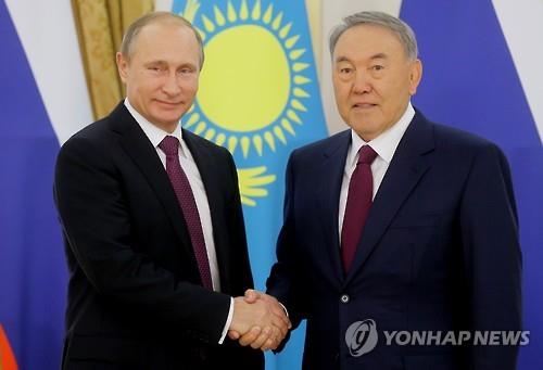 블라디미르 푸틴 러시아 대통령(왼쪽)과 누르술탄 나자르바예프 카자흐스탄 대통령. (연합뉴스 자료사진)