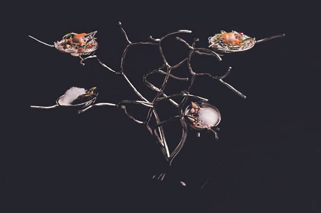 현대 미술 작품과 같은 어뮤즈 부쉬.