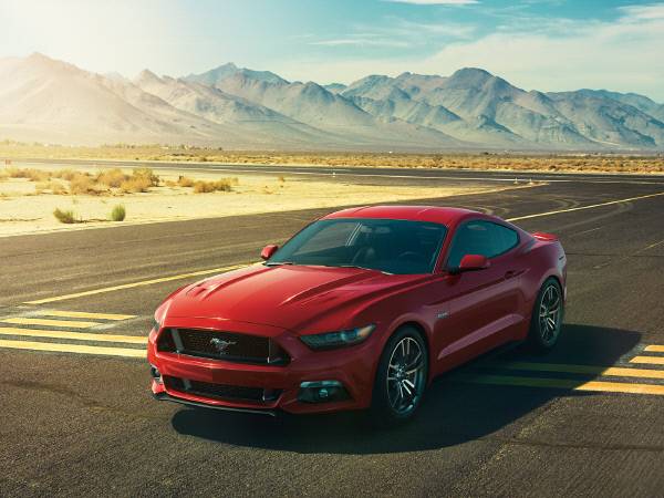 큰 사진은 6세대 머스탱(2014~현재).