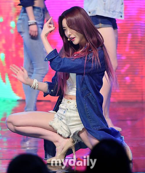 ▲핫팬츠 세리 '도발적인 퍼포먼스'