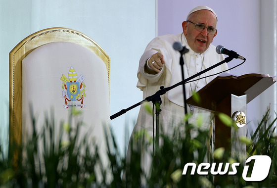 프란치스코 교황이 멕시코 모렐리아에서 미사를 집전하고 있다. ©AFP=뉴스1