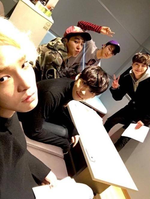 정오의 희망곡, 위너의 방송 전 인증샷 ‘눈길’…귀여운 포즈