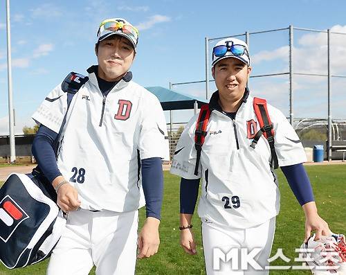 두산 베어스가 실전 첫 연습경기서 패했지만 좌완듀오 장원준(좌)-유희관의 건재와 새 외인 닉 에반스의 홈런이라는 수확도 거뒀다. 사진=MK스포츠 DB