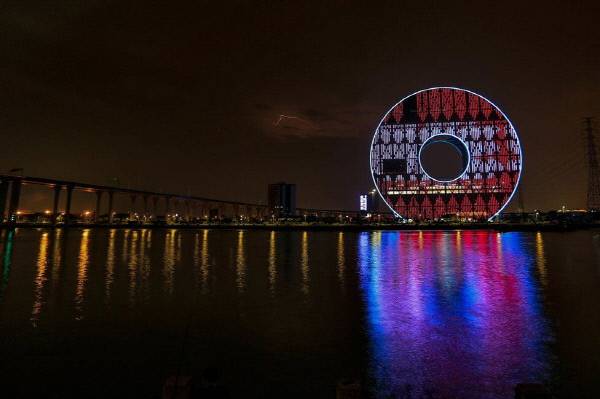 광저우서클의 야경. 사진 BBC