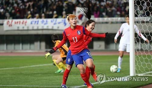 '내가 정설빈' (오사카=연합뉴스) 한종찬 기자 = 29일 오후 일본 오사카 얀마 스타디움에서 열린 2016 리우올림픽 여자축구 아시아지역 최종예선 대한민국과 북한의 경기. 골을 넣은 정설빈이 환호하고 있다. 2016.2.29