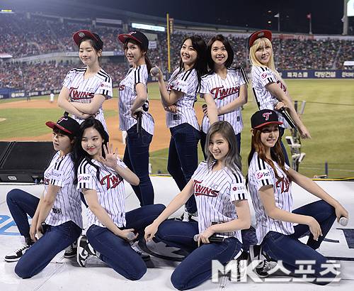 트와이스, 상큼한 공연