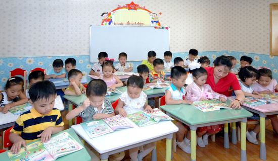 북한의 유치원 어린이들.  우리민족끼리