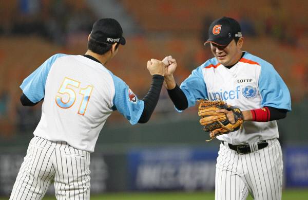 롯데 문규현(오른쪽). 롯데 자이언츠 제공