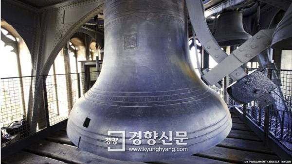 시계탑 안에 가장 큰 종인 ‘빅벤’. 영국의회