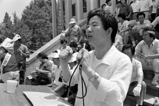 사진=노무현재단 홈페이지. 인권변호사 시절 노무현 대통령의 모습.