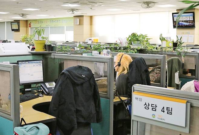 동대문구 신설동에 있는 다산콜센터. 서울 시민의 민원 해결을 위해 365일 24시간 상담이 이뤄진다.