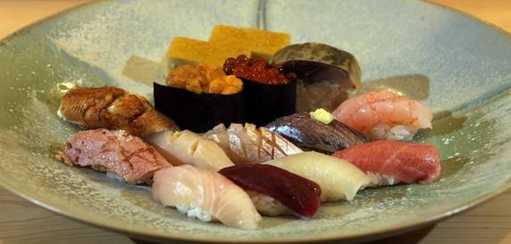 스시 장인은 재료를 완벽히 통제한다. 그들의 손맛은 그대로 스시의 맛이다./사진=이진한 기자