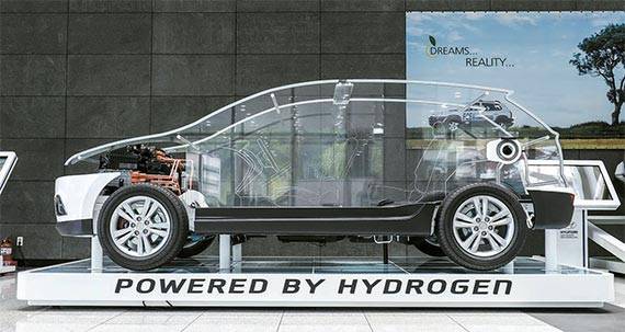 현대차연구소에 전시된 수소차 투싼의 모습.