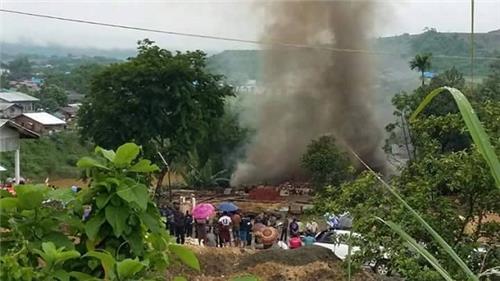 미얀마 북부 카친주 론킨 마을에서 불교도들이 놓은 불로 이슬람 기도실이 불타고 있다[사진출처 이라와디 홈페이지]