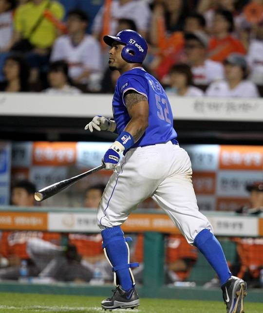 8회초 극적인 동점 솔로포를 터뜨린 발디리스. /사진=삼성 라이온즈 제공