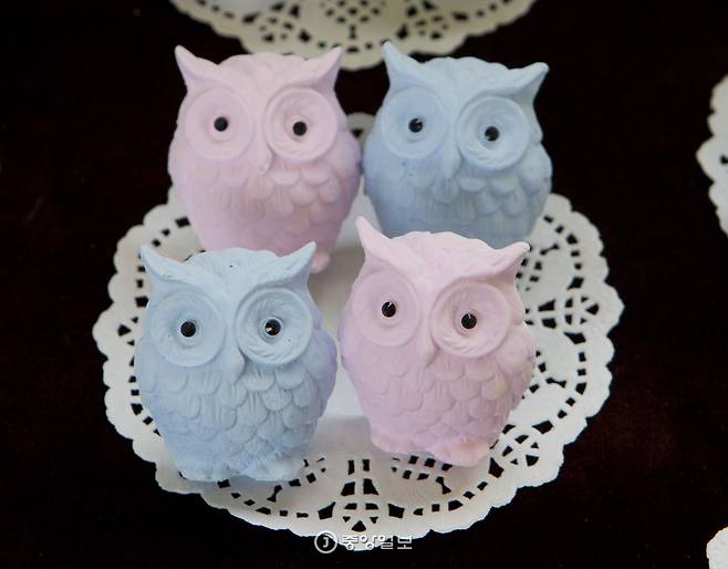 대인예술시장에서는 도장, 방향제 등 예술가가 만든 핸드메이드 상품을 살 수 있다.