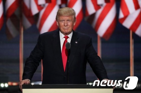 도널드 트럼프 미국 공화당 대선후보가 21일(현지시간) 대통령 후보 수락연설을 펼치고 있다. © AFP=뉴스1