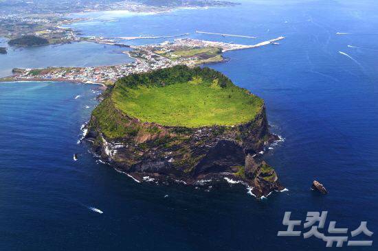 유네스코 세계자연유산에도 등재된 아름다운 성산일출봉. (사진=제주관광공사 제공)