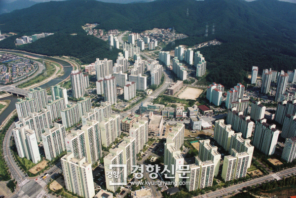 경기도 분당의 대단위 아파트 단지들 전경을 항공기에서 촬영한 모습.   /경향신문 자료사진