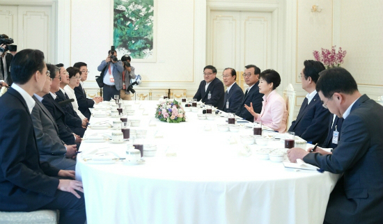 지난 11일 오후 청와대에서 열린 박근혜 대통령과 새누리당 신임 지도부 간 오찬. (사진=청와대 제공)