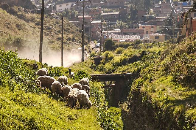 잉카시대 만들어진 수로의 흔적이 남아 있는 마을. 노동효 제공