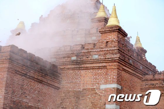 지진 피해를 입은 바간지역 불교사원. © AFP=뉴스1