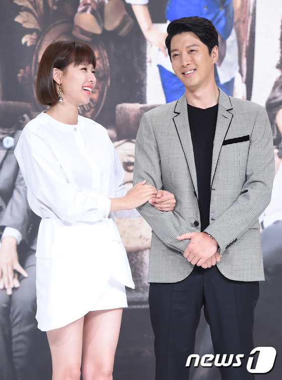 배우 조윤희, 이동건(오른쪽)이 열애설에 휩싸였다. © News1star DB