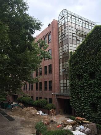 명동성당 옆에 있던 계성여고는 개발계획에 따라 성북구 길음동으로 이전했다. 옛 계성여고 부지는 지금 공사 중이다. /이상빈 기자