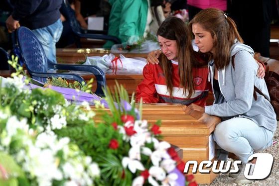 30일 이탈리아 아마트리체에서 지진 희생자 합동 장례식이 치러졌다. © AFP=뉴스1
